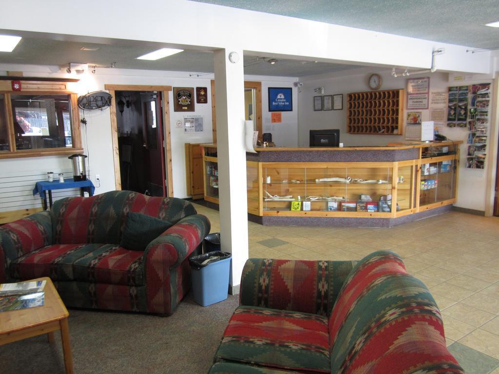 Canadas Best Value Inn- Riverview Hotel Whitehorse Bagian luar foto