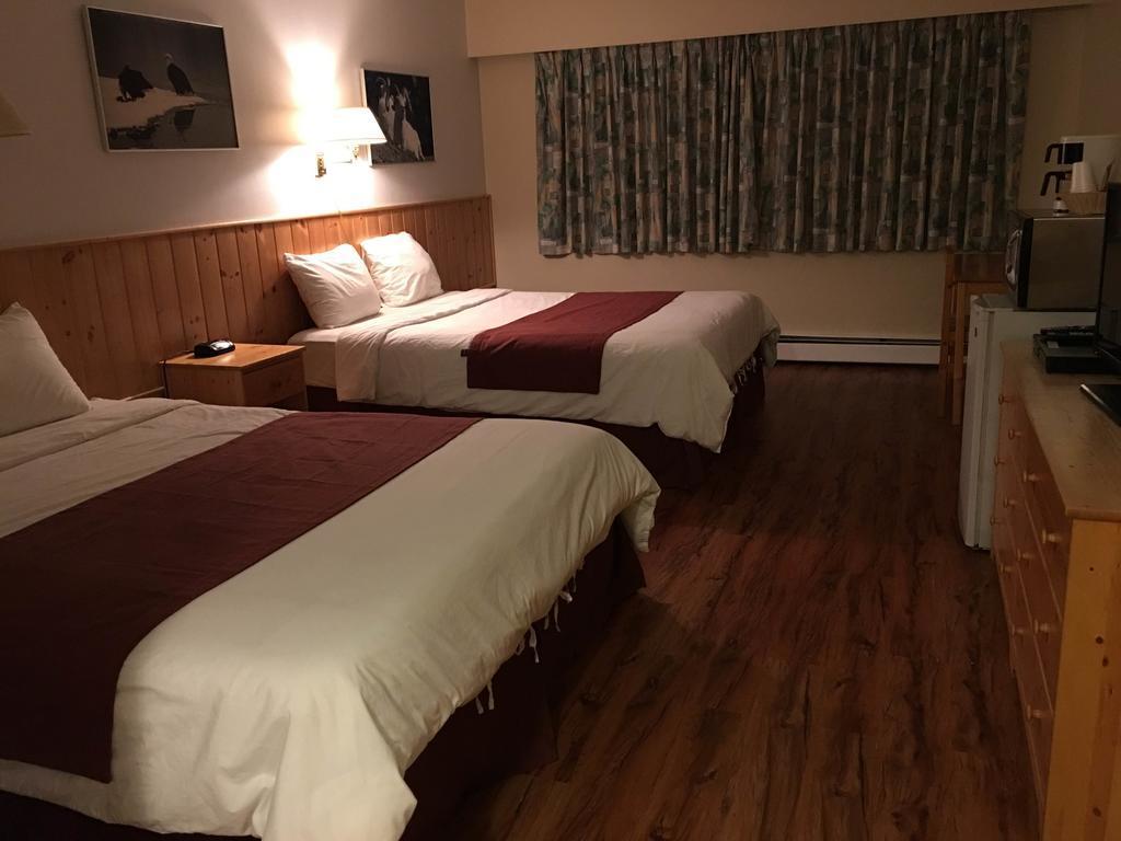 Canadas Best Value Inn- Riverview Hotel Whitehorse Bagian luar foto