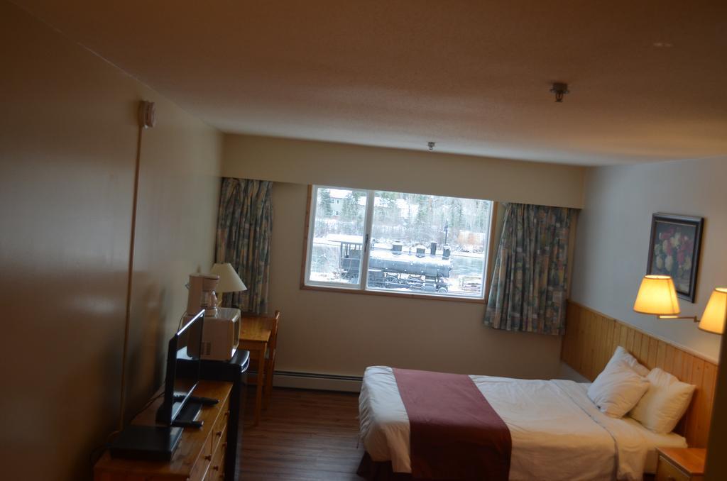 Canadas Best Value Inn- Riverview Hotel Whitehorse Bagian luar foto
