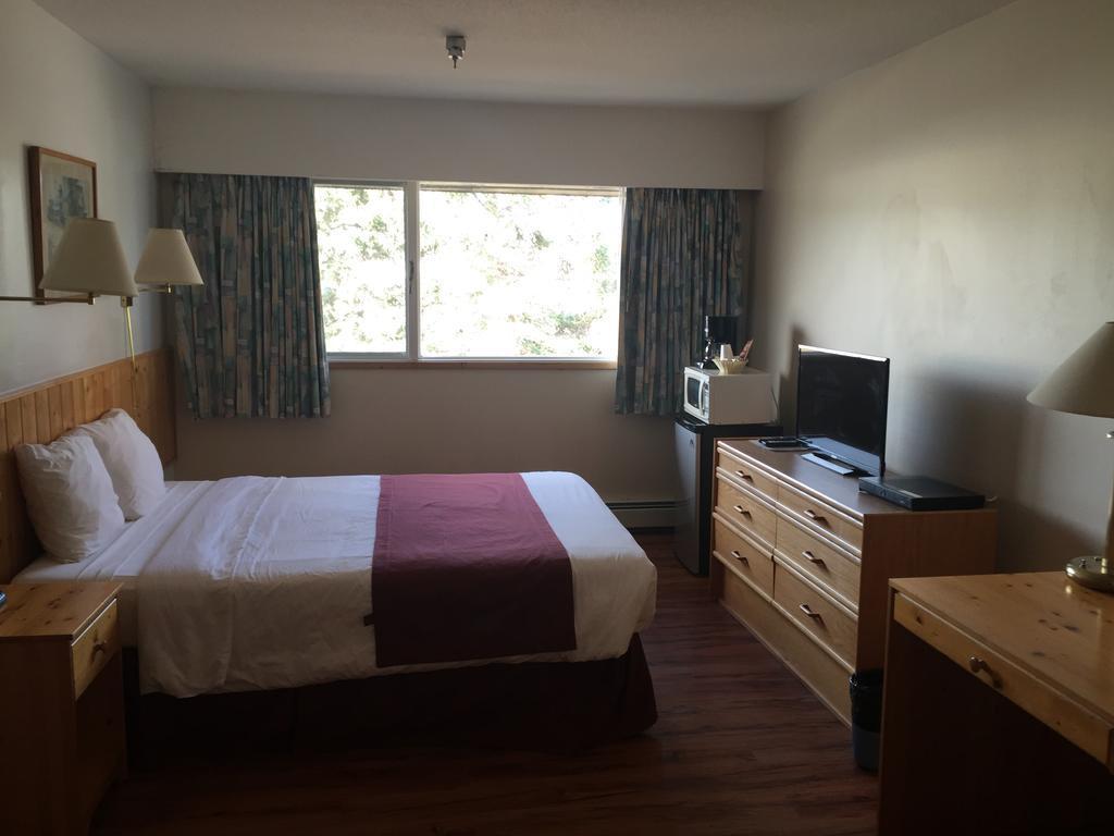 Canadas Best Value Inn- Riverview Hotel Whitehorse Bagian luar foto