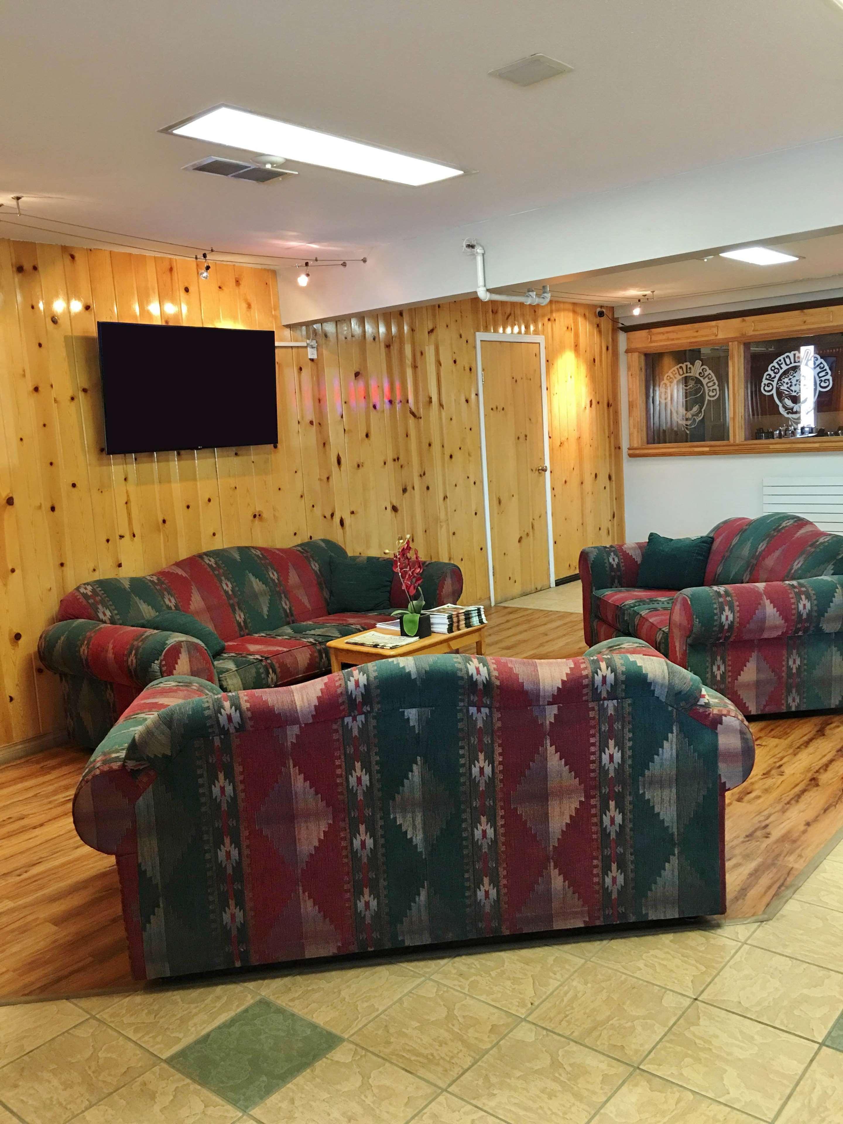 Canadas Best Value Inn- Riverview Hotel Whitehorse Bagian luar foto