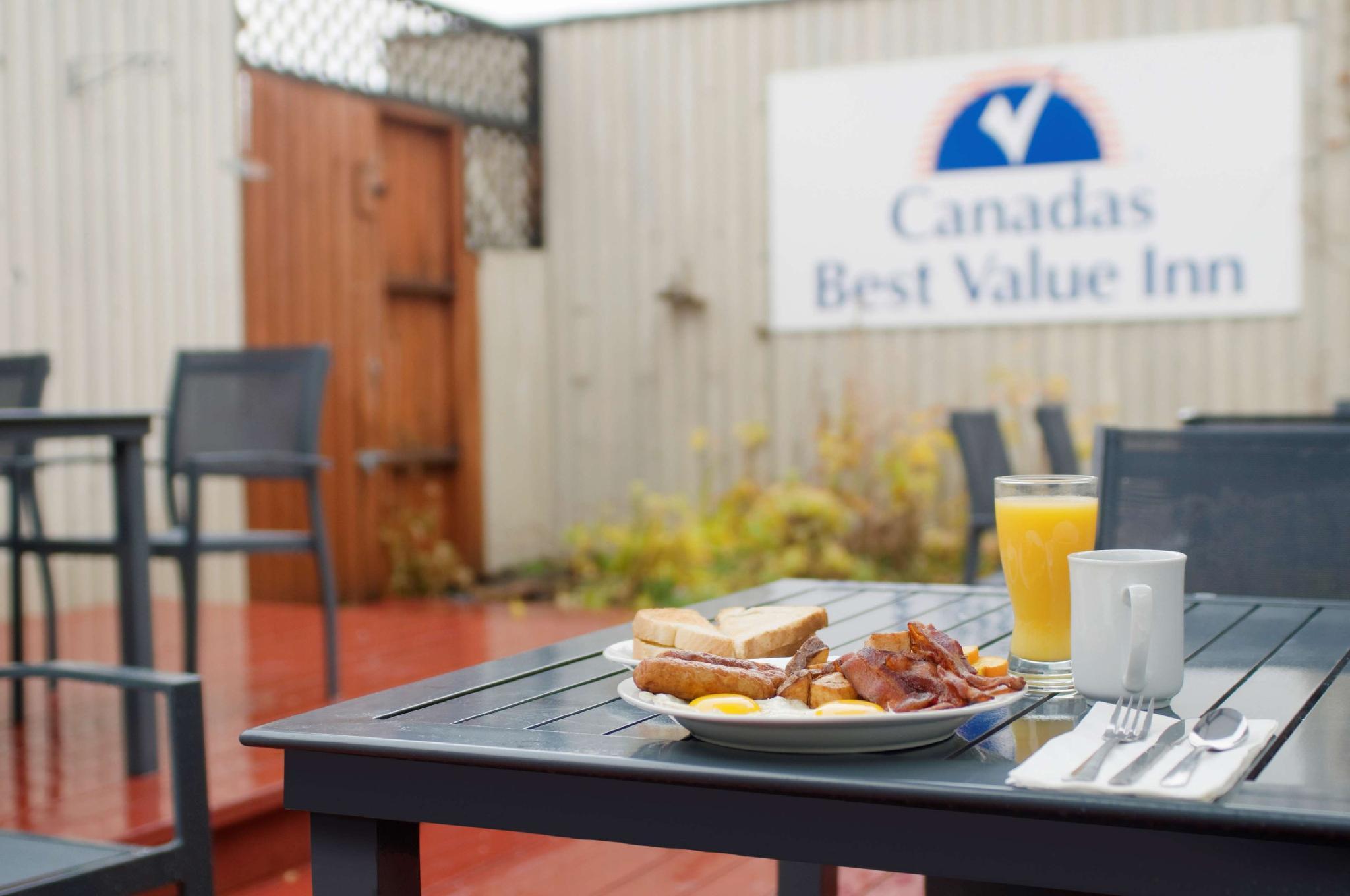 Canadas Best Value Inn- Riverview Hotel Whitehorse Bagian luar foto