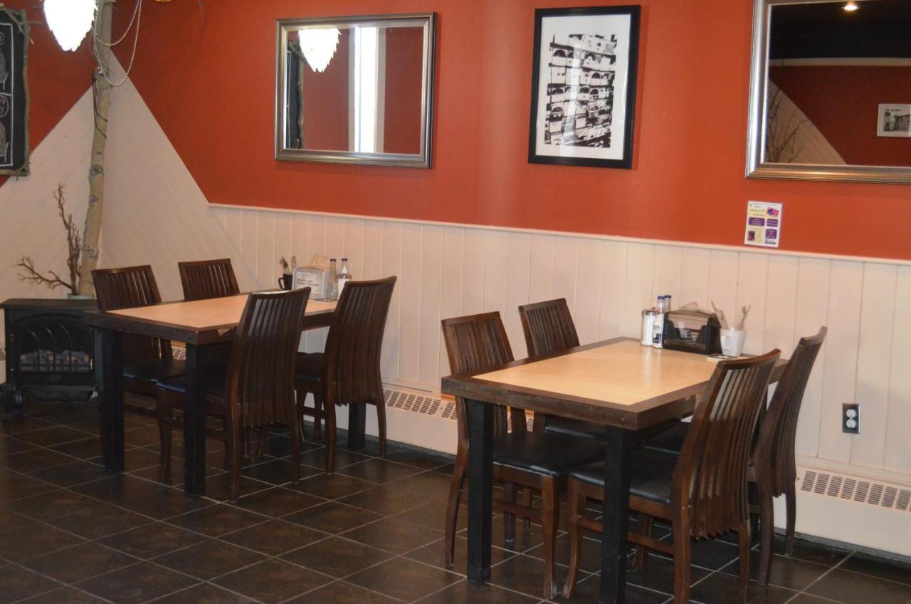 Canadas Best Value Inn- Riverview Hotel Whitehorse Bagian luar foto