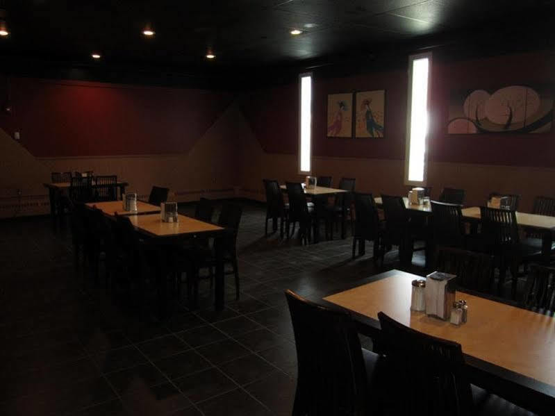 Canadas Best Value Inn- Riverview Hotel Whitehorse Bagian luar foto