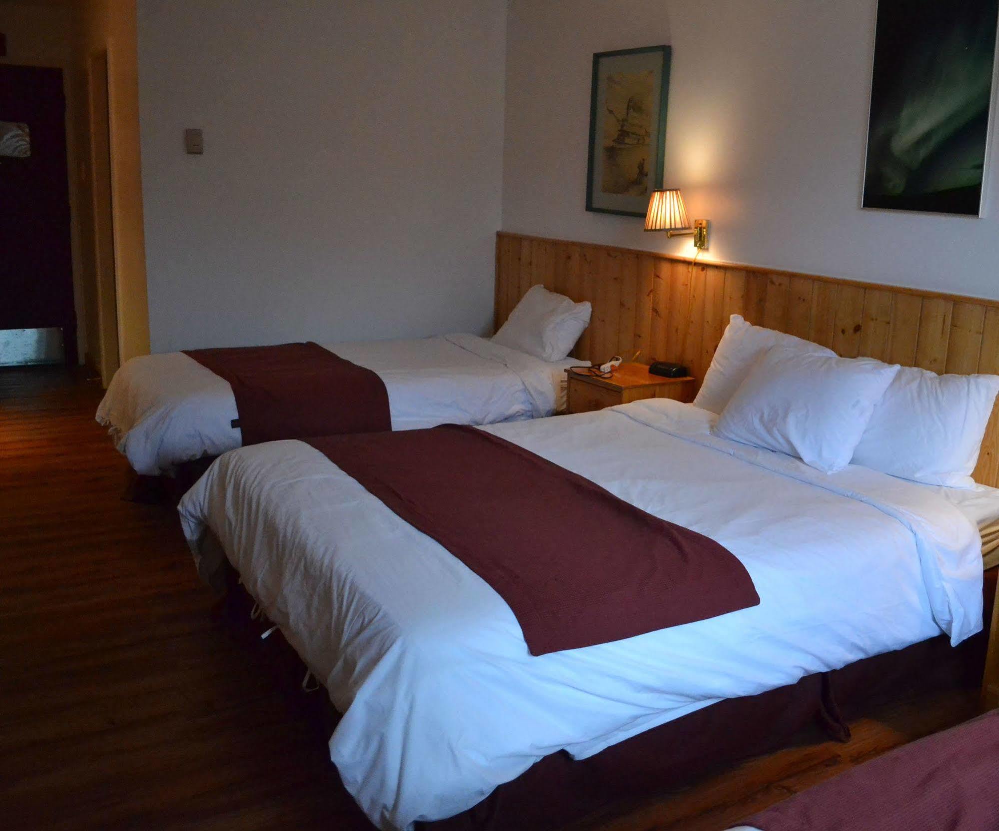 Canadas Best Value Inn- Riverview Hotel Whitehorse Bagian luar foto