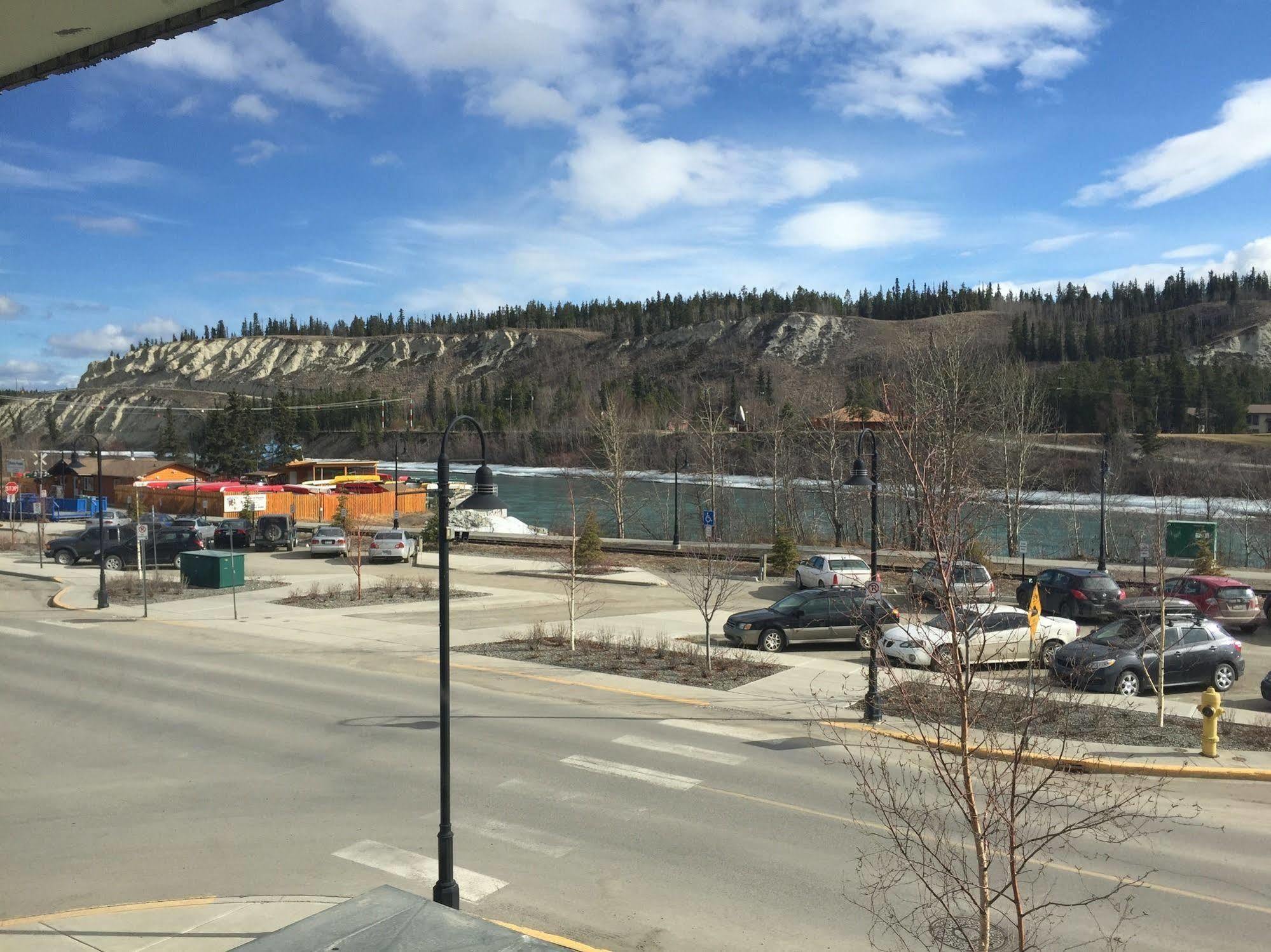 Canadas Best Value Inn- Riverview Hotel Whitehorse Bagian luar foto