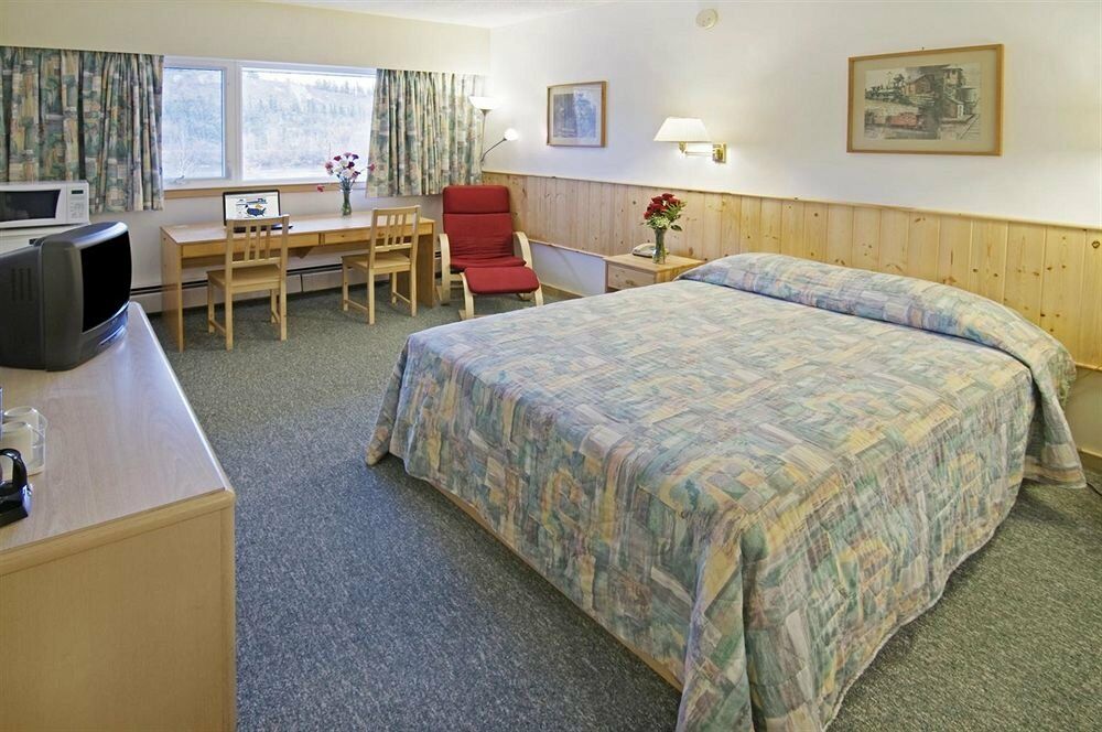 Canadas Best Value Inn- Riverview Hotel Whitehorse Bagian luar foto